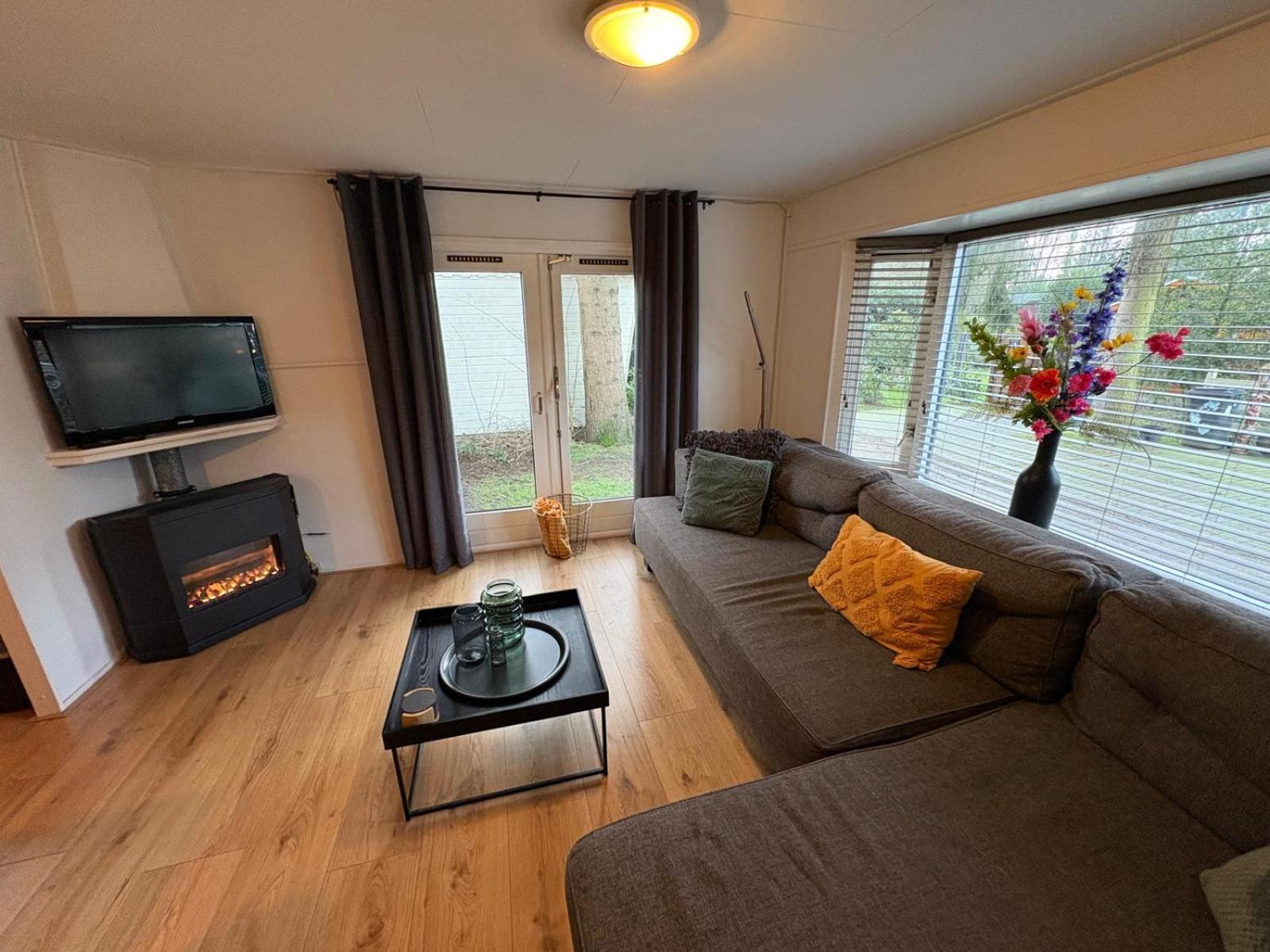 Heerlijk Chalet Midden In De Natuur Putten Eksteriør billede